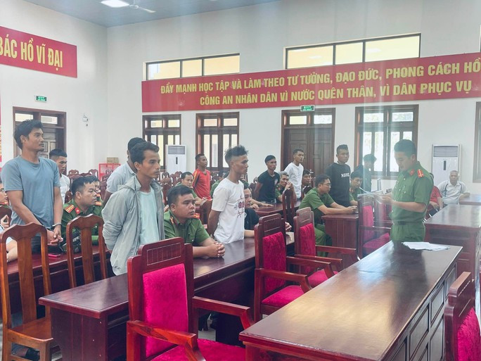 Cơ quan CSĐT Công an huyện Cư M&apos;gar khởi tố 10 đối tượng để điều tra về hành vi hủy hoại tài sản