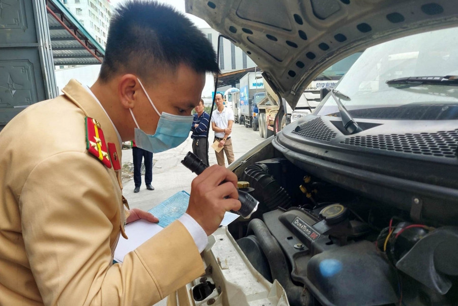 Cho phép huy động đơn vị đăng kiểm và nhân lực của lực lượng Công an nhân dân và Quân đội nhân dân tham gia hỗ trợ kiểm định xe cơ giới. Ảnh nguồn internet Cho phép huy động đơn vị đăng kiểm và nhân lực của lực lượng Công an nhân dân và Quân đội nhân dân tham gia hỗ trợ kiểm định xe cơ giới. Ảnh nguồn internet