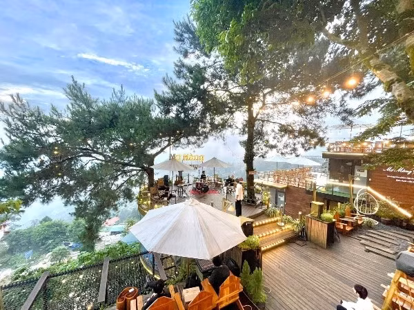 Một địa điểm biểu diễn ca nhạc tại 90s Homestay. Một địa điểm biểu diễn ca nhạc tại 90s Homestay.