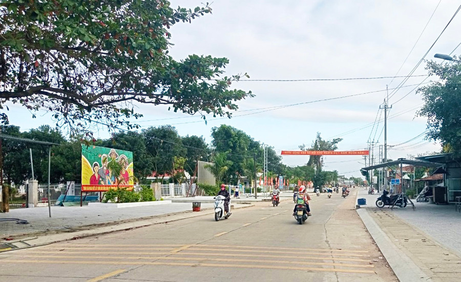 Bộ mặt nông thôn xã Phú Cần (huyện Krông Pa) ngày càng khởi sắc. Ảnh: Nguyễn Chi