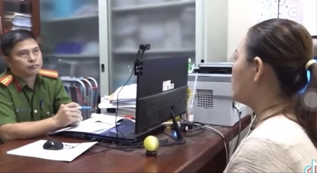 Nghi phạm Nguyễn Thị Hồng Bích tại cơ quan điều tra