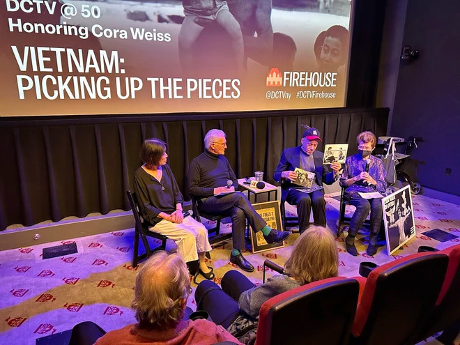 Quang cảnh buổi công chiếu phim tài liệu về Việt Nam "Vietnam: Picking up the pieces" ngày 12/2/2023 tại Manhattan, New York (Mỹ). (Ảnh: Thanh Tuấn/TTXVN) Quang cảnh buổi công chiếu phim tài liệu về Việt Nam "Vietnam: Picking up the pieces" ngày 12/2/2023 tại Manhattan, New York (Mỹ). (Ảnh: Thanh Tuấn/TTXVN)