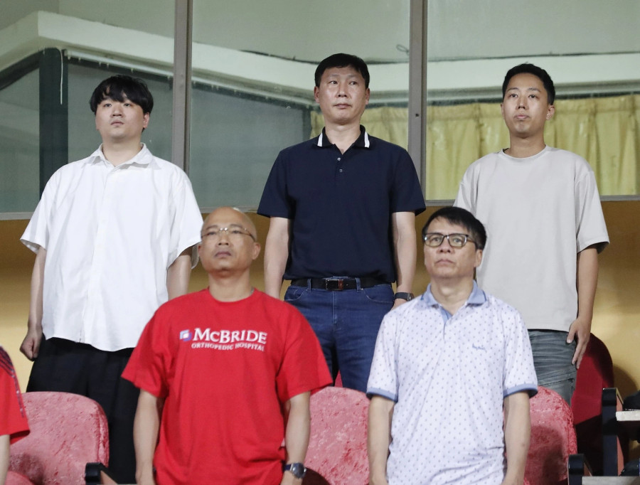 HLV Kim Sang-sik cùng cộng sự dự khán trận đấu giữa CLB Thể Công Viettel và LPBank HAGL ngày 5.5. Ảnh: Minh Tú HLV Kim Sang-sik cùng cộng sự dự khán trận đấu giữa CLB Thể Công Viettel và LPBank HAGL ngày 5.5. Ảnh: Minh Tú