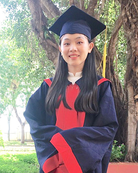 Chân dung thủ khoa khối D của tỉnh tại Kỳ thi tốt nghiệp THPT năm 2021 Lê Thị Huyền. Ảnh Mộc Trà