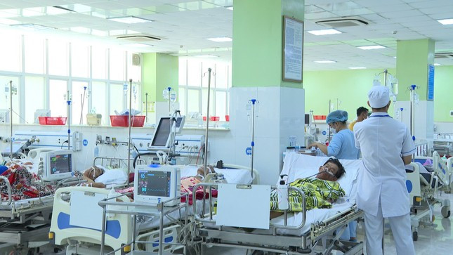 Hai nạn nhân bị ngộ độc cá nóc đang được cấp cứu tại Bệnh viện Đa khoa tỉnh Quảng Ngãi. Hai nạn nhân bị ngộ độc cá nóc đang được cấp cứu tại Bệnh viện Đa khoa tỉnh Quảng Ngãi.