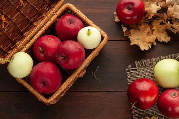 Một quả táo mỗi ngày có thể ngăn ngừa các vấn đề về thận. Ảnh Pexels Một quả táo mỗi ngày có thể ngăn ngừa các vấn đề về thận. Ảnh Pexels