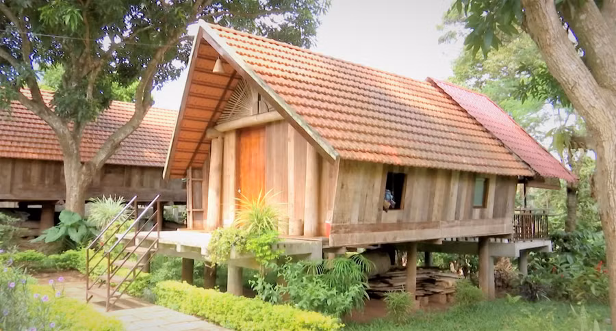 Ngày nay, người dân đã thu hẹp không gian nhà dài, nhưng vẫn giữ nguyên kết cấu truyền thống từ bao đời nay. Ảnh: Bảo Trung