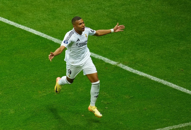 Kylian Mbappe ghi bàn ở trận đấu đầu tiên tại Real Madrid. Kylian Mbappe ghi bàn ở trận đấu đầu tiên tại Real Madrid.