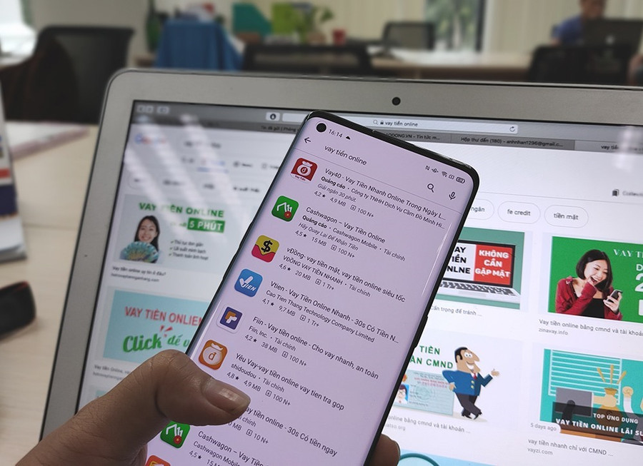 Tràn lan các app cho vay tiền trên online. Ảnh: Gia Miêu Tràn lan các app cho vay tiền trên online. Ảnh: Gia Miêu
