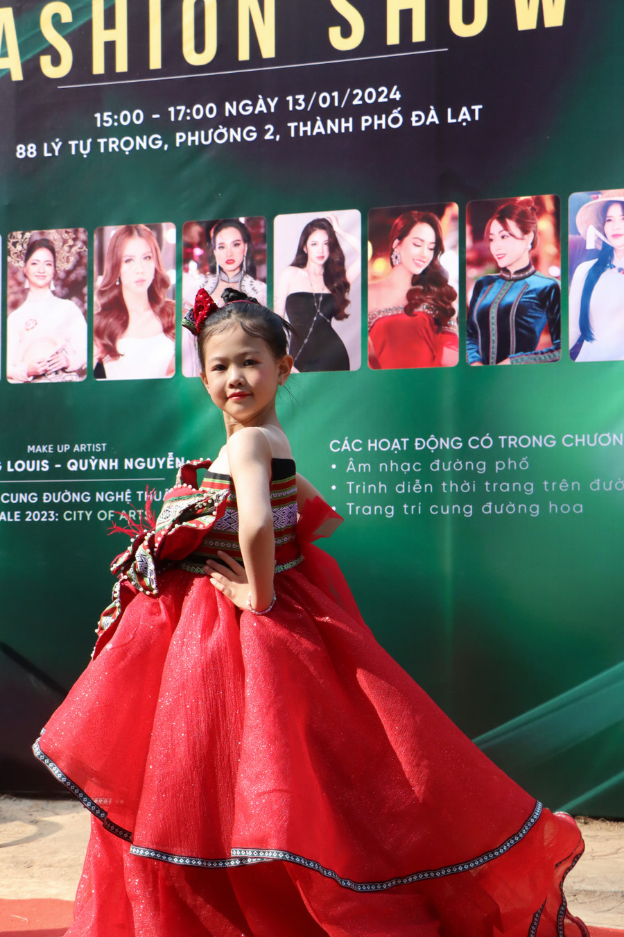 Trang phục nhí kết hợp với hoạ tiết và chất liệu thổ cẩm Trang phục nhí kết hợp với hoạ tiết và chất liệu thổ cẩm