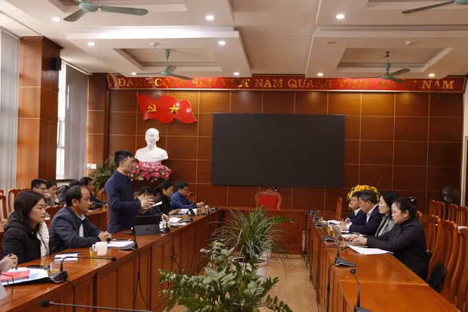 UBND huyện Bắc Hà và Sở GD-ĐT Lào Cai họp khẩn với Trường PTDT bán trú Tiểu học Hoàng Thu Phố 1.