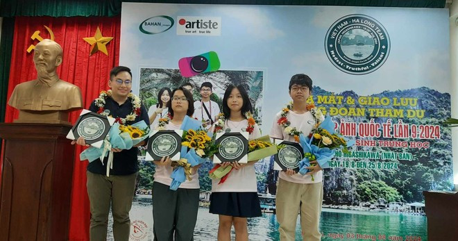 Đoàn học sinh Hà Nội và đội trưởng Nguyễn Khắc Hiếu (áo đen) sẽ tham dự Festival Nhiếp ảnh quốc tế từ 19 đến 25-8. Nguồn: anninhthudo.vn Đoàn học sinh Hà Nội và đội trưởng Nguyễn Khắc Hiếu (áo đen) sẽ tham dự Festival Nhiếp ảnh quốc tế từ 19 đến 25-8. Nguồn: anninhthudo.vn