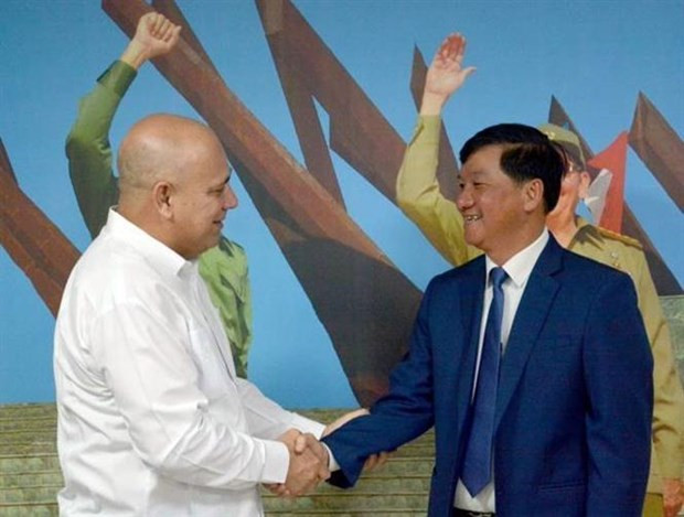 Ông Roberto Morales Ojeda, Ủy viên Bộ Chính trị, Thường trực Ban Bí thư Đảng Cộng sản Cuba, tiếp ông Trần Đức Quận, Ủy viên Trung ương Đảng, Bí thư Tỉnh ủy, Chủ tịch HĐND tỉnh Lâm Đồng. (Ảnh: TTXVN phát) Ông Roberto Morales Ojeda, Ủy viên Bộ Chính trị, Thường trực Ban Bí thư Đảng Cộng sản Cuba, tiếp ông Trần Đức Quận, Ủy viên Trung ương Đảng, Bí thư Tỉnh ủy, Chủ tịch HĐND tỉnh Lâm Đồng. (Ảnh: TTXVN phát)