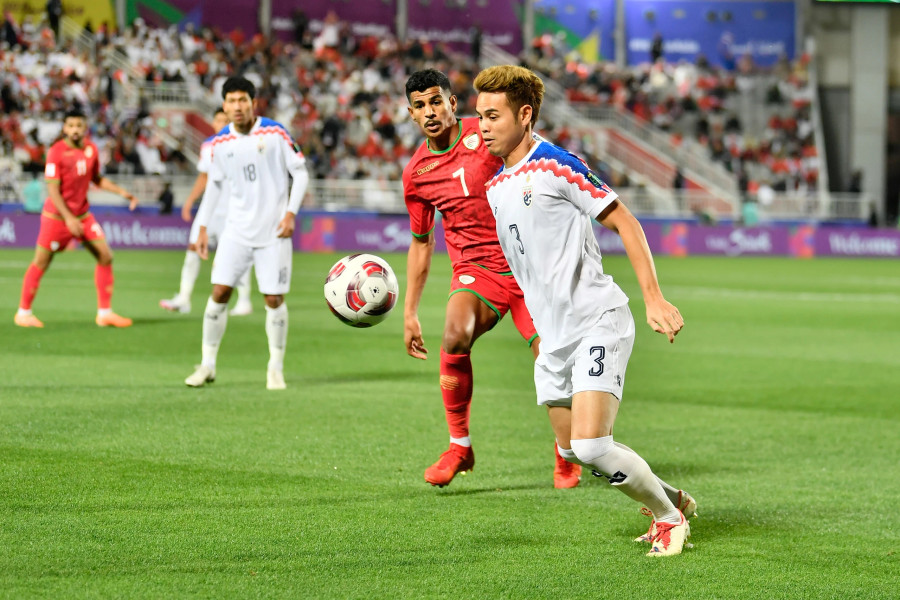 Theerathon Bunmathan (3) vẫn là nhân tố quan trọng của đội tuyển Thái Lan. Ảnh: AFC Theerathon Bunmathan (3) vẫn là nhân tố quan trọng của đội tuyển Thái Lan. Ảnh: AFC