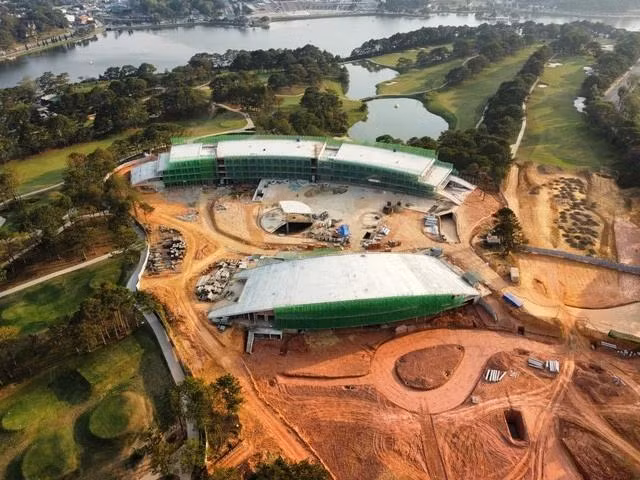 Tòa nhà câu lạc bộ golf xây dựng sai phép và không phép trong Đồi cù Đà Lạt. Ảnh: Bá Duy Tòa nhà câu lạc bộ golf xây dựng sai phép và không phép trong Đồi cù Đà Lạt. Ảnh: Bá Duy