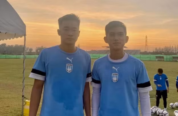 Cảnh Anh và Vũ Minh Hiếu trong màu áo Cheon An City FC. Ảnh: CLB HAGL