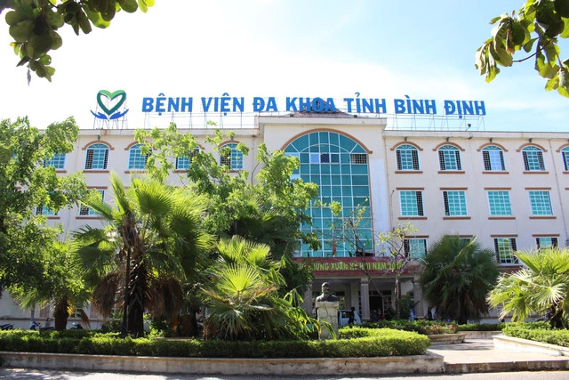 Bệnh viện Đa khoa tỉnh Bình Định vừa cấp cứu thành công cho bệnh nhi bị đa chấn thương do nổ pin. Bệnh viện Đa khoa tỉnh Bình Định vừa cấp cứu thành công cho bệnh nhi bị đa chấn thương do nổ pin.