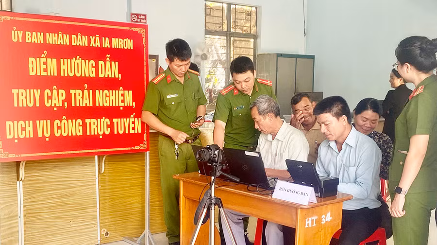 Quang cảnh lễ ra mắt mô hình dịch vụ công trực tuyến. Ảnh: Mai Linh