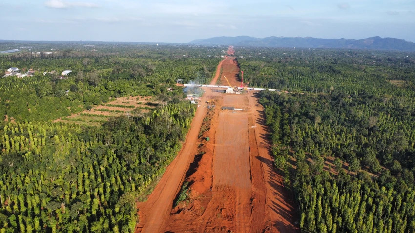 Cao tốc Khánh Hòa - Buôn Ma Thuột đang trong quá trình thi công. Ảnh minh họa Cao tốc Khánh Hòa - Buôn Ma Thuột đang trong quá trình thi công. Ảnh minh họa