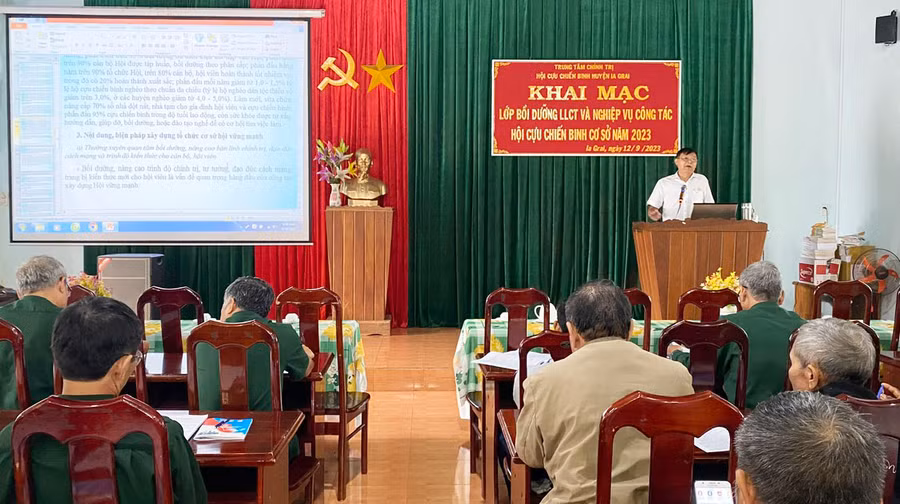 Lớp bồi dưỡng nghiệp vụ cho cán bộ Hội CCB huyện Ia Grai. Ảnh: Phương Lộc