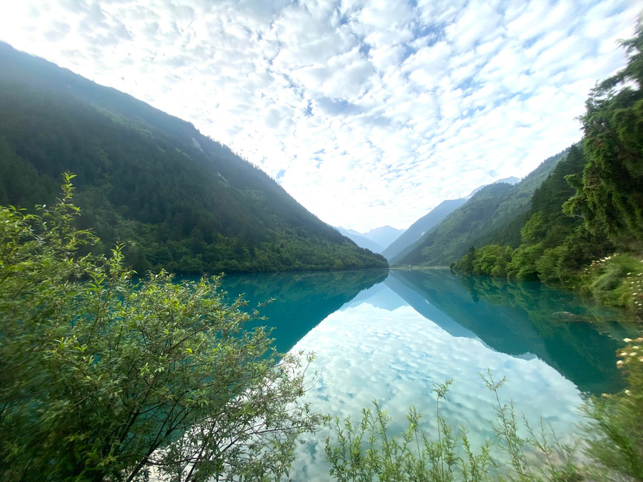 Sắc màu Cửu Trại Câu mùa thu. Ảnh HỨA XUYÊN HUỲNH