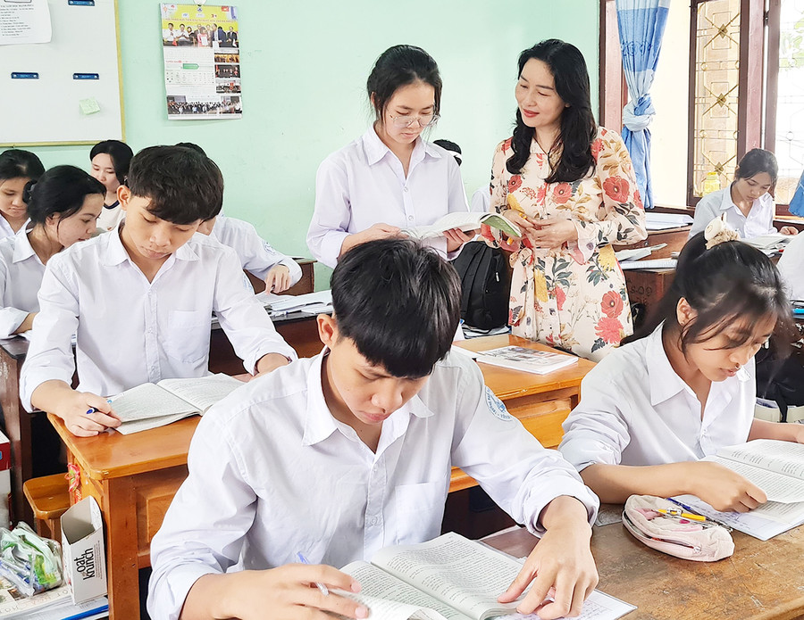 Giáo viên và học sinh lớp 12 Trường Phổ thông Dân tộc Nội trú tỉnh tăng tốc ôn thi với quyết tâm “vượt vũ môn” thành công. Ảnh: Mộc Trà Giáo viên và học sinh lớp 12 Trường Phổ thông Dân tộc Nội trú tỉnh tăng tốc ôn thi với quyết tâm “vượt vũ môn” thành công. Ảnh: Mộc Trà