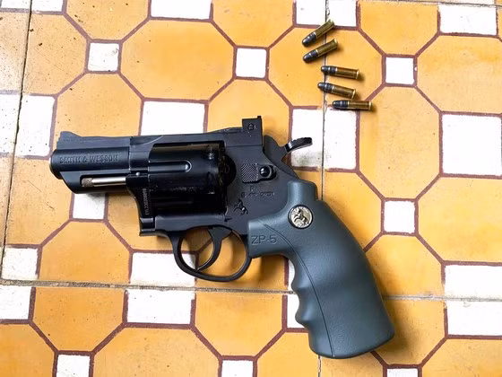 Một khẩu súng rulo công an mới thu giữ ở Bình Định vào đầu tháng 6-2023. Ảnh: Công an thị xã Hoài Nhơn.