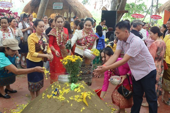 Nghi lễ vun tháp hoa Nghi lễ vun tháp hoa