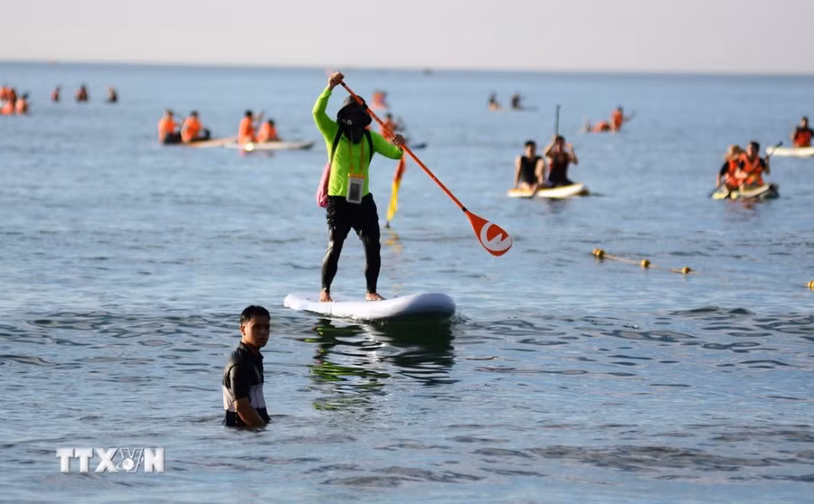 Lực lượng huấn luyện viên không theo dõi hết được hoạt động của các SUP. (Ảnh: Văn Dũng/TTXVN)