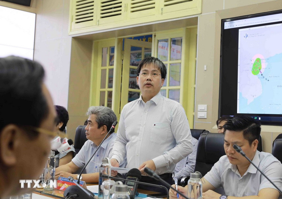 Giám đốc trung tâm Dự báo Khí tượng Thủy văn Quốc gia Mai Văn Khiêm. (Ảnh: Vũ Sinh/TTXVN) Giám đốc trung tâm Dự báo Khí tượng Thủy văn Quốc gia Mai Văn Khiêm. (Ảnh: Vũ Sinh/TTXVN)