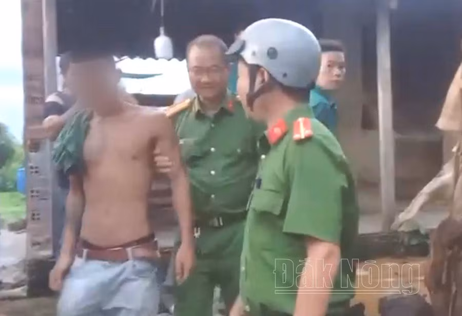 Lực lượng Công an xã Đắk Wil nhanh chóng, kịp thời cứu thanh niên có ý định nhảy từ độ cao 15m để tự tử.