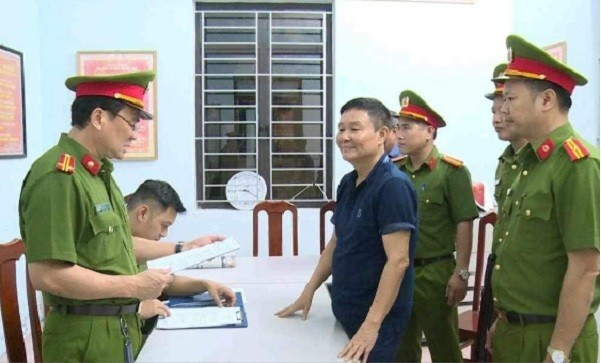 Doanh nhân La &quot;điên&quot; khi bị bắt tạm giam