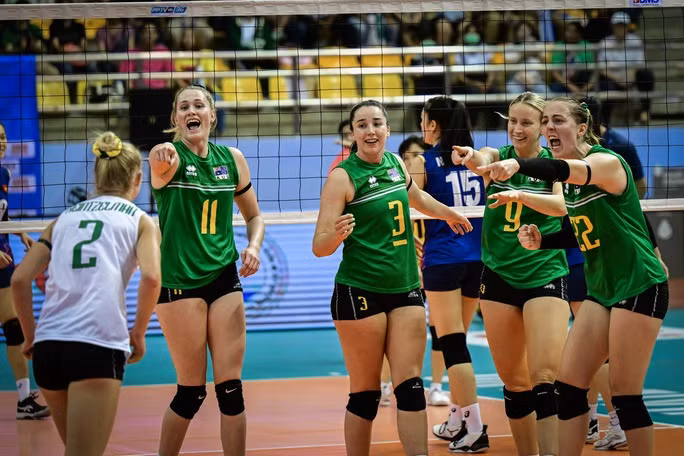 Tuyển Úc bám đuổi quyết liệt ở ván thứ ba