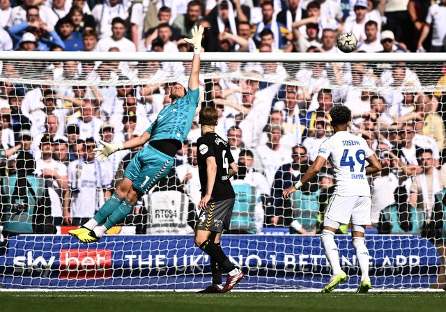 Màn thư hùng giữa Leeds United và Southampton diễn ra hấp dẫn. Màn thư hùng giữa Leeds United và Southampton diễn ra hấp dẫn.