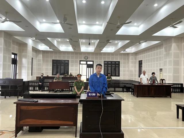 TAND TP Đà Nẵng mở phiên xử sơ thẩm đối với Lê Thanh Tùng về tội "Giết người" TAND TP Đà Nẵng mở phiên xử sơ thẩm đối với Lê Thanh Tùng về tội "Giết người"