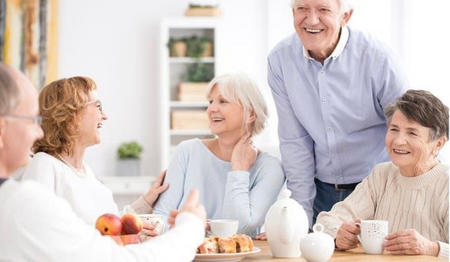 Lập một nhóm bạn suốt đời là cách hay để sống trường thọ. Ảnh: SHUTTERSTOCK