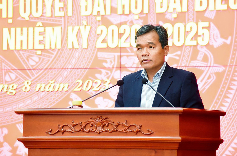 Ủy viên Ban Chấp hành Trung ương Đảng, Bí thư Tỉnh ủy, Chủ tịch HĐND tỉnh Hồ Văn Niên phát biểu khai mạc hội nghị. Ảnh: Đức Thụy Ủy viên Ban Chấp hành Trung ương Đảng, Bí thư Tỉnh ủy, Chủ tịch HĐND tỉnh Hồ Văn Niên phát biểu khai mạc hội nghị. Ảnh: Đức Thụy
