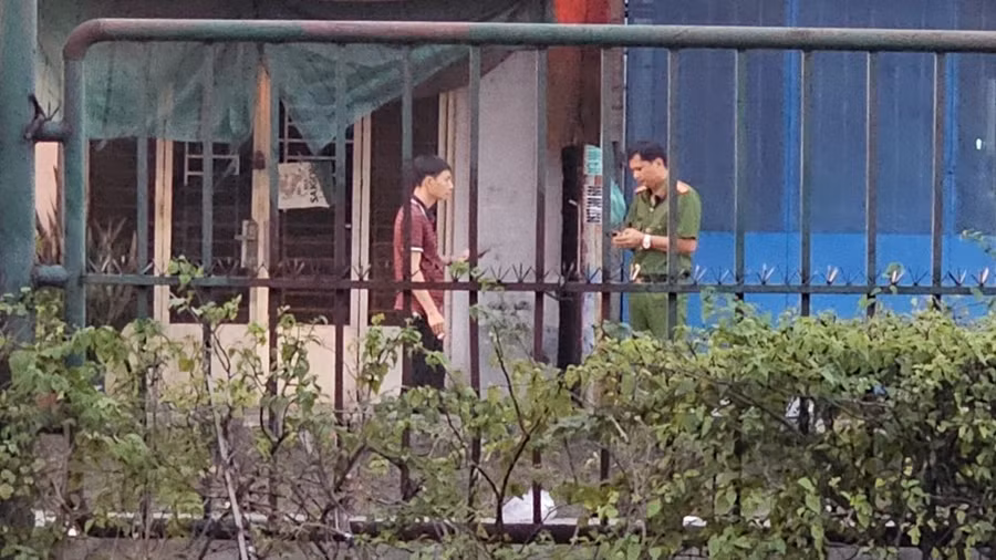 Công an khám nghiệm hiện trường