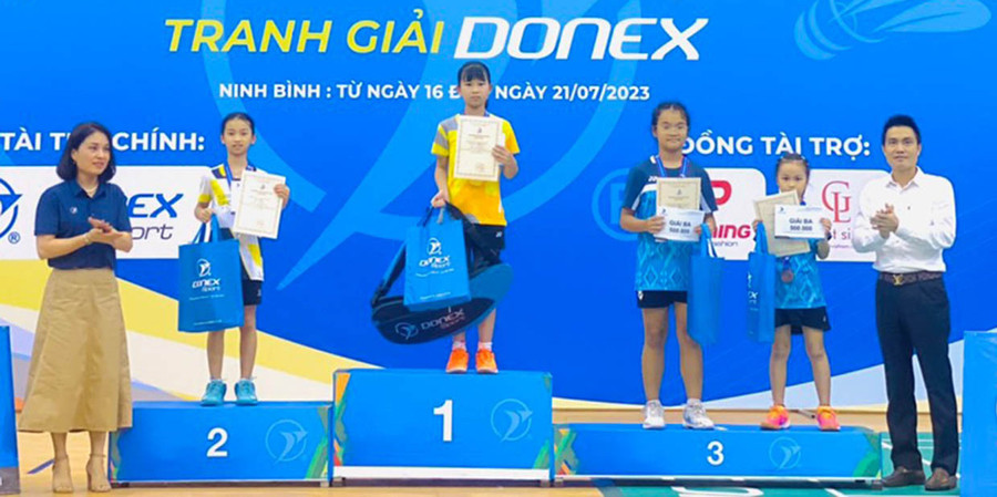 Khả Ngân xuất sắc giành huy chương bạc ở Giải Cầu lông thiếu niên trẻ xuất sắc quốc gia năm 2023. Ảnh: Hùng Nguyễn