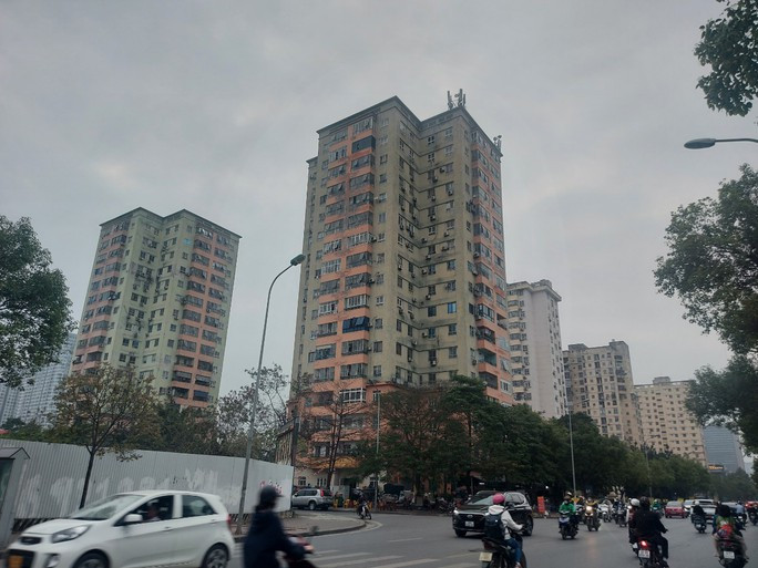 Cần có chính sách rõ ràng, hợp lý trong việc triển khai di dời, xóa bỏ nhà chung cư để tạo đồng thuận trong người dân. Cần có chính sách rõ ràng, hợp lý trong việc triển khai di dời, xóa bỏ nhà chung cư để tạo đồng thuận trong người dân.