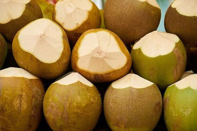 Dừa tươi và sầu riêng đông lạnh chuẩn bị xuất khẩu chính ngạch vào Trung Quốc. Ảnh: CTV Dừa tươi và sầu riêng đông lạnh chuẩn bị xuất khẩu chính ngạch vào Trung Quốc. Ảnh: CTV