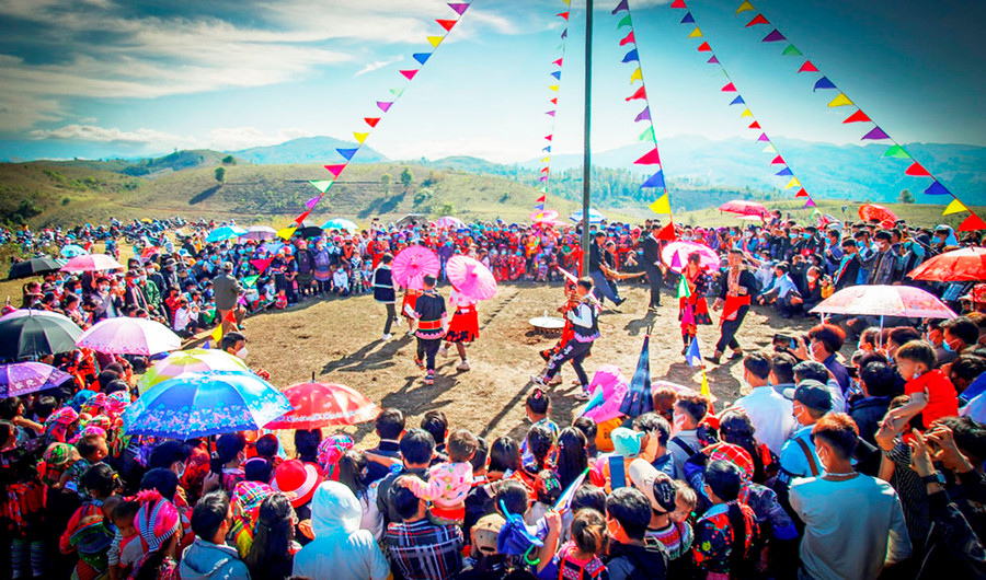 Lễ hội Gầu tào truyền thống của dân tộc Mông. Ảnh nguồn Sở VH-TT và DL tỉnh Điện Biên Lễ hội Gầu tào truyền thống của dân tộc Mông. Ảnh nguồn Sở VH-TT và DL tỉnh Điện Biên