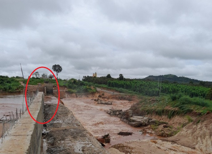 Sự cố vỡ đê thủy điện Ia Glae 2 ở Gia Lai - Ảnh 1. Một đoạn đập khoảng 10m của thủy điện Ia Glae 2 bị vỡ, thiệt hại hàng chục ha hoa màu của người dân