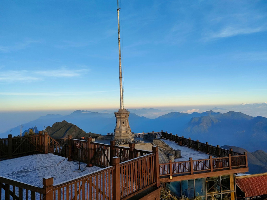 Trên đỉnh núi trời rất lạnh Trên đỉnh núi trời rất lạnh