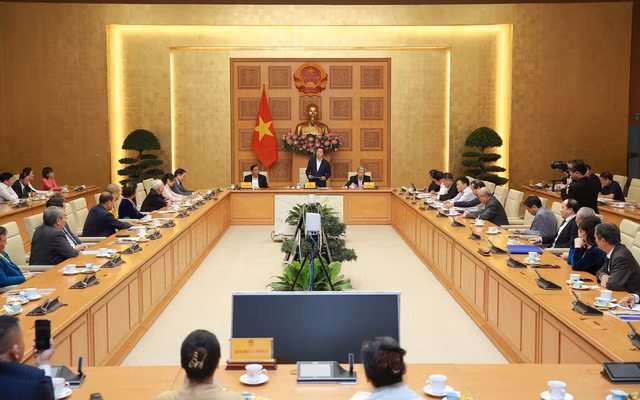 Phó Thủ tướng Trần Hồng Hà: Bộ Lao động-Thương binh và Xã hội chủ trì, phối hợp với Bộ Nội vụ hướng dẫn, đề xuất Hội giáo dục chăm sóc sức khỏe cộng đồng Việt Nam tham gia thành viên Ủy ban Quốc gia về người cao tuổi. Ảnh: VGP