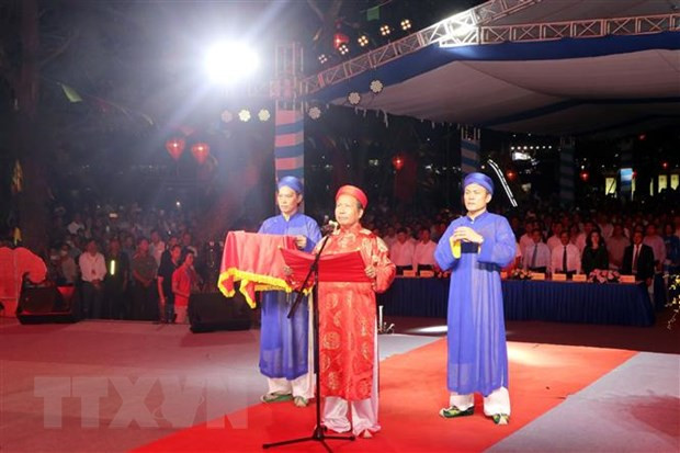 Cung tuyên văn tế Anh hùng Dân tộc Trần Hưng Đạo. (Ảnh: Mạnh Tú/TTXVN) Cung tuyên văn tế Anh hùng Dân tộc Trần Hưng Đạo. (Ảnh: Mạnh Tú/TTXVN)