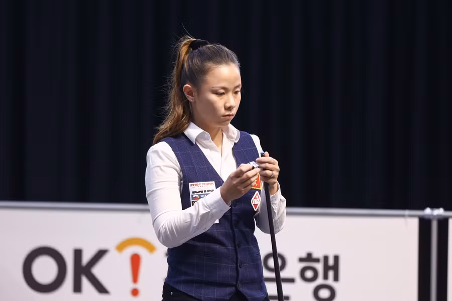 Nguyễn Hoàng Yến Nhi ngược dòng ngoạn mục để vào bán kết giải nữ vô địch thế giới 2024. ẢNH: UMB