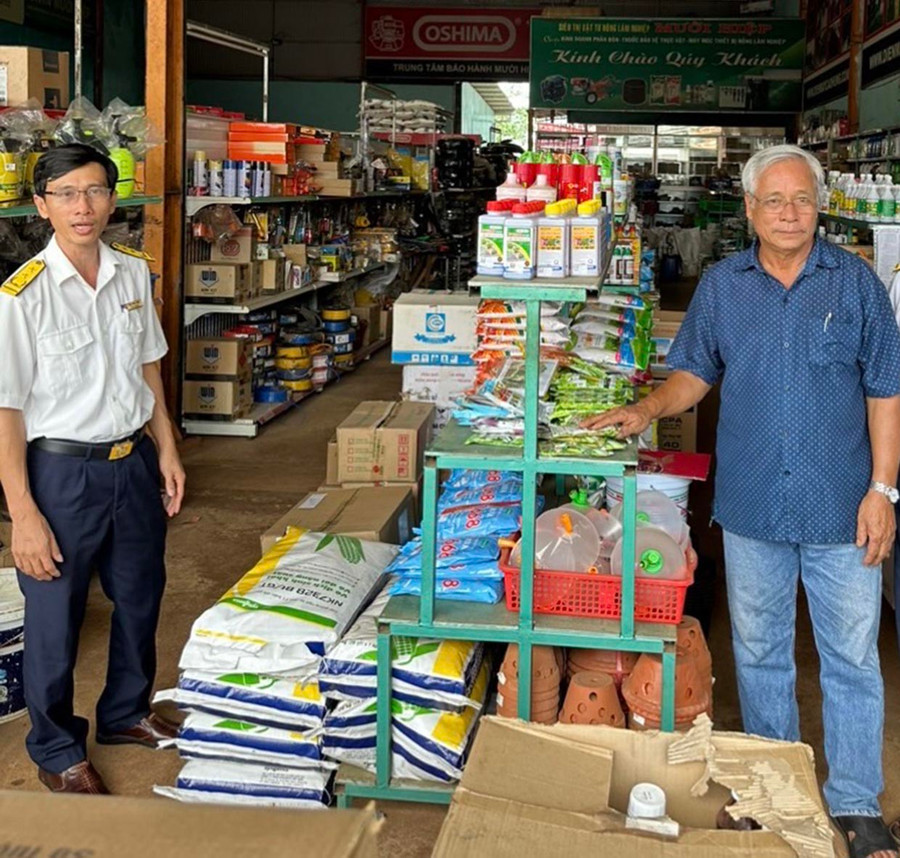 Chi cục Thuế huyện Đức Cơ tích cực đồng hành, hỗ trợ người nộp thuế thực hiện tốt nghĩa vụ tài chính vào ngân sách đúng hạn. Ảnh: H.B