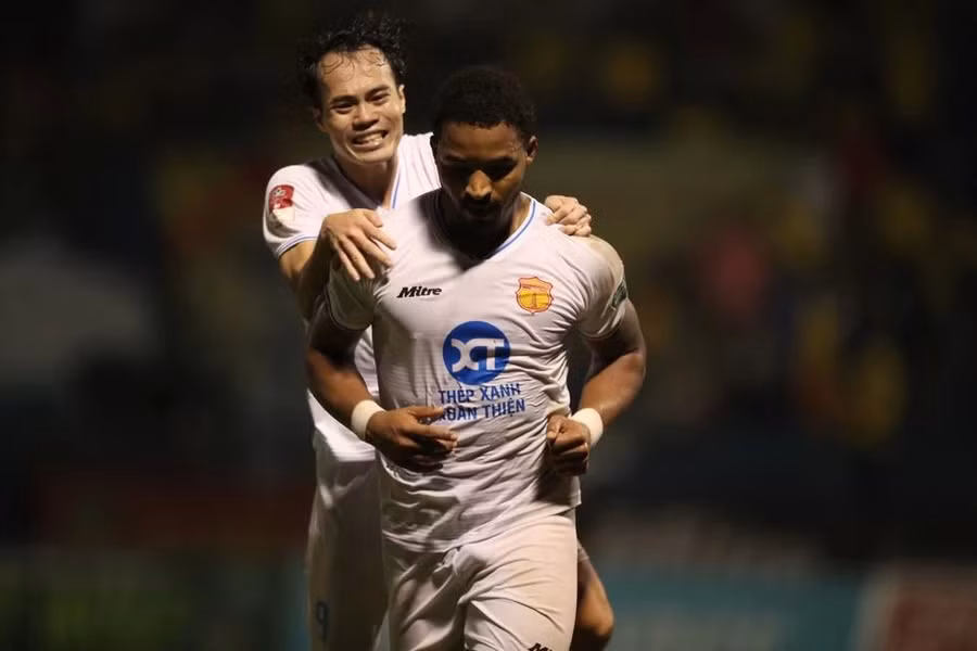 Đội Nam Định sẽ củng cố vững chắc ngôi đầu nếu thắng SLNA