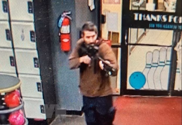 Hình ảnh nghi phạm thực hiện vụ xả súng ở thành phố Lewiston, bang Maine (Mỹ) sáng 26/10/2023. (Ảnh: AP/TTXVN)